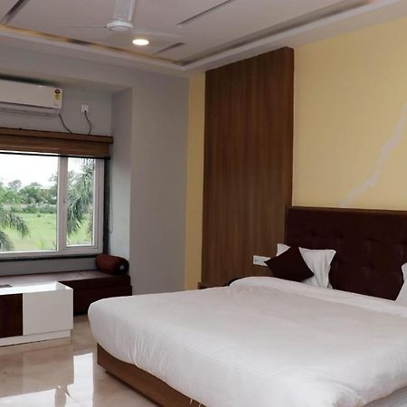 Hotel Savitri Signature Narsinghpur Exterior foto