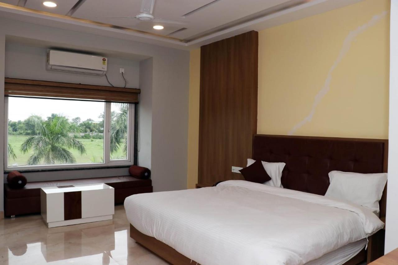 Hotel Savitri Signature Narsinghpur Exterior foto